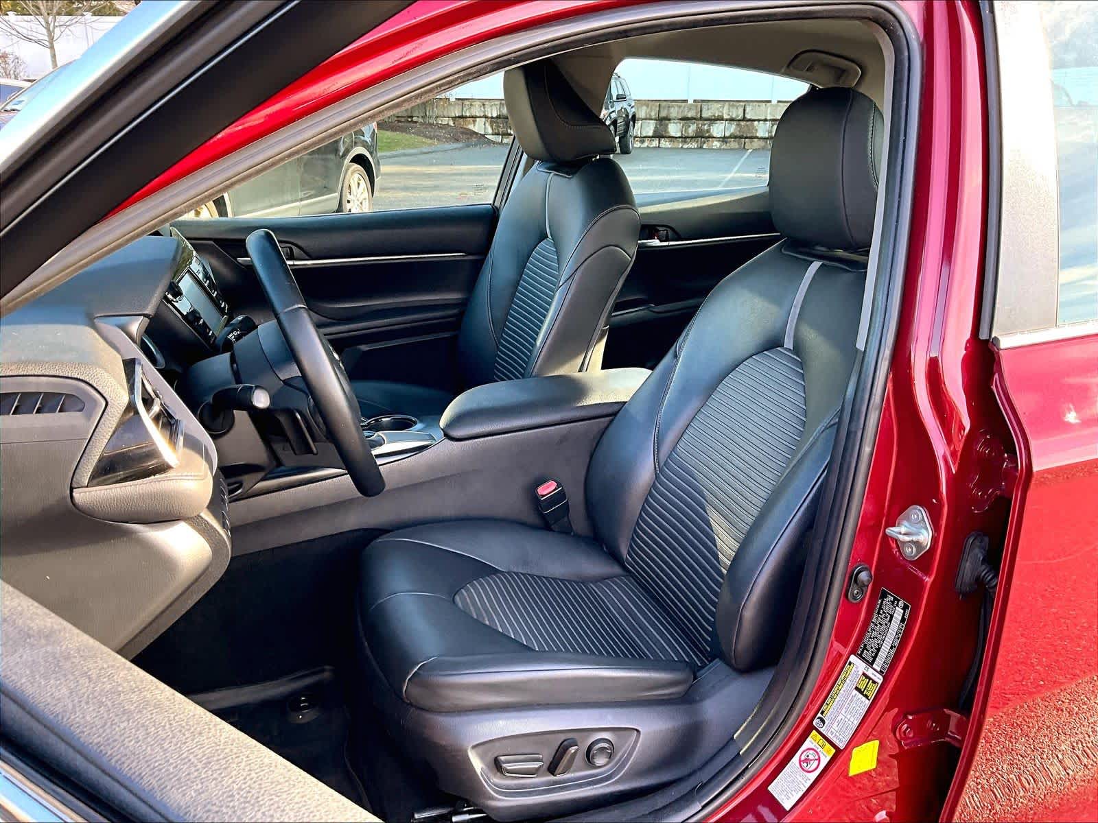 2018 Toyota Camry SE - Photo 10