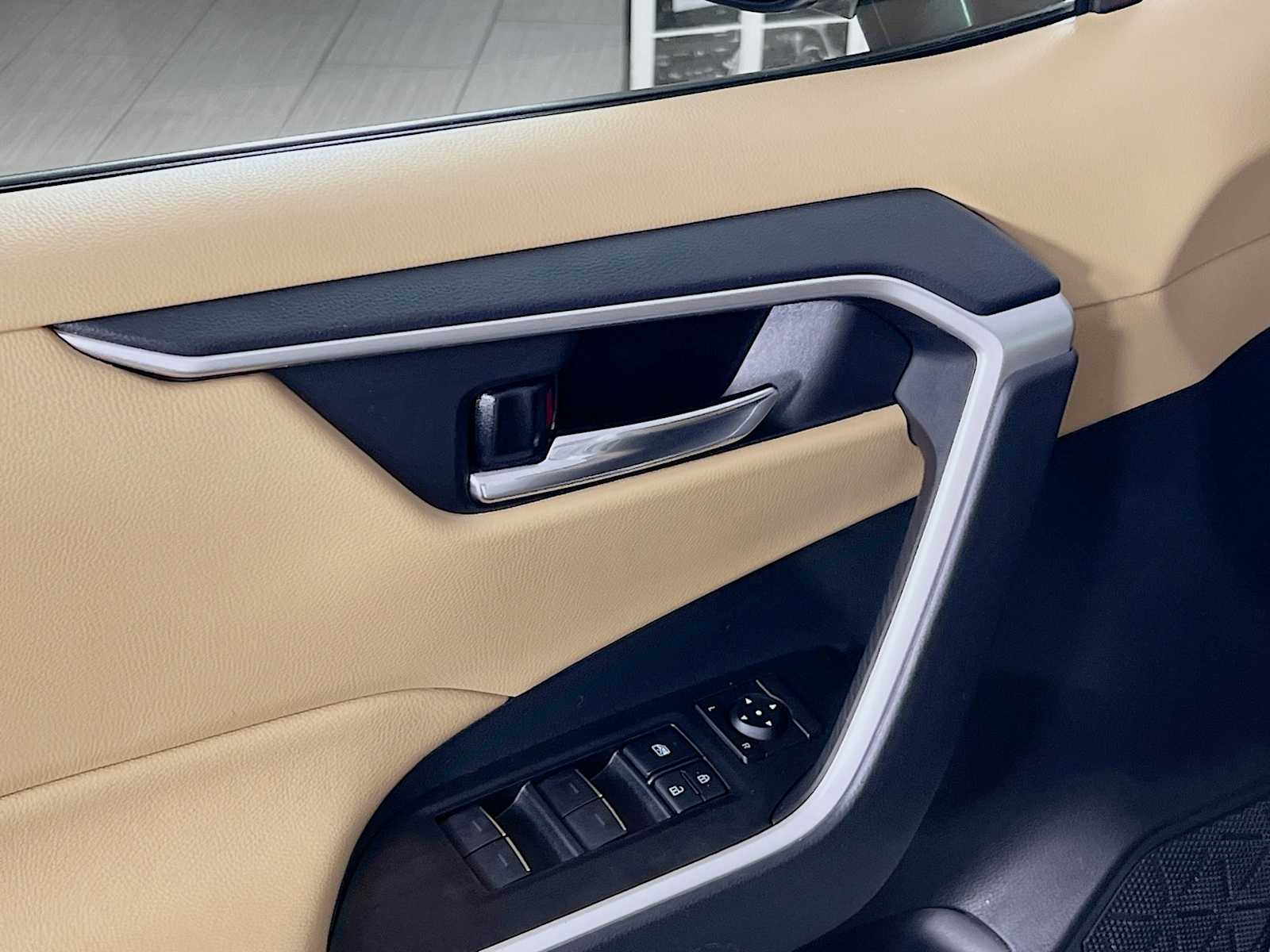2022 Toyota RAV4 XLE - Photo 17