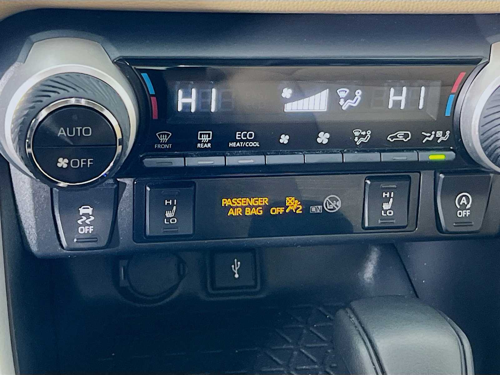2022 Toyota RAV4 XLE - Photo 20