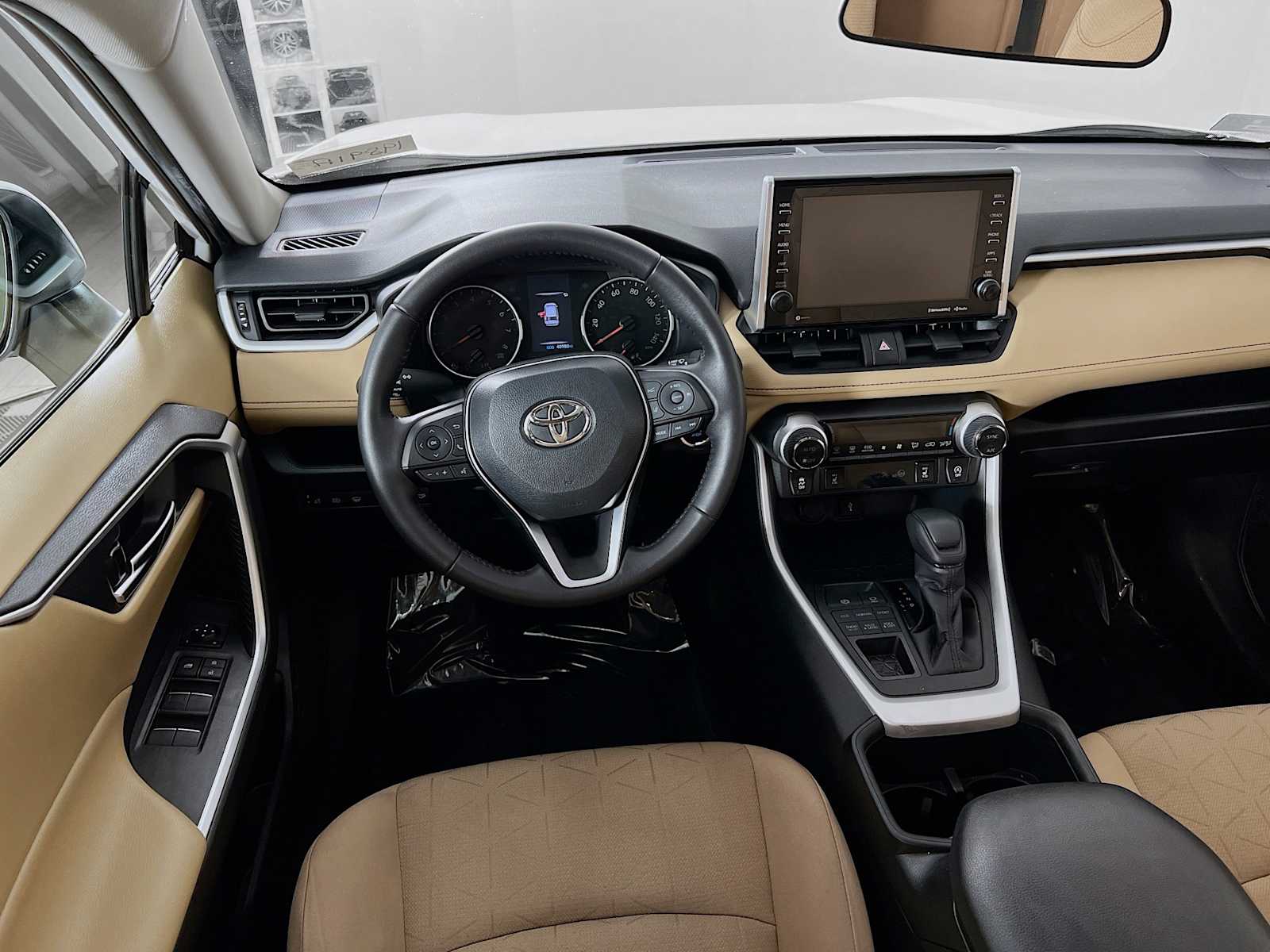 2022 Toyota RAV4 XLE - Photo 23