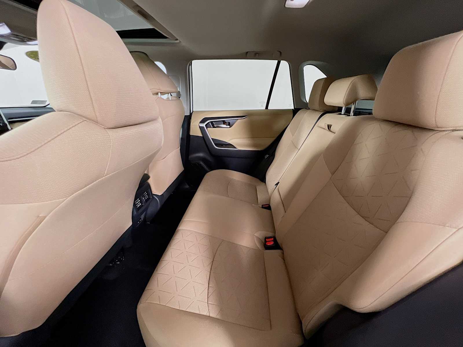2022 Toyota RAV4 XLE - Photo 25