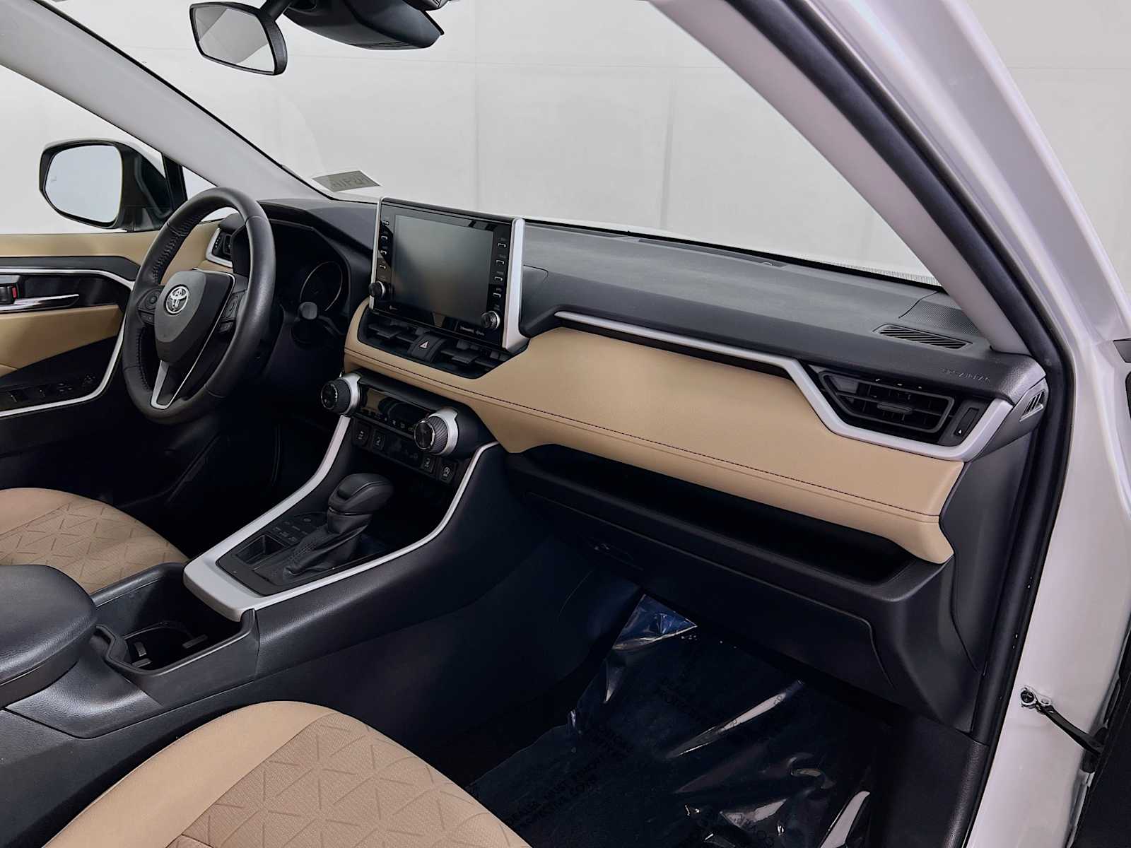 2022 Toyota RAV4 XLE - Photo 29