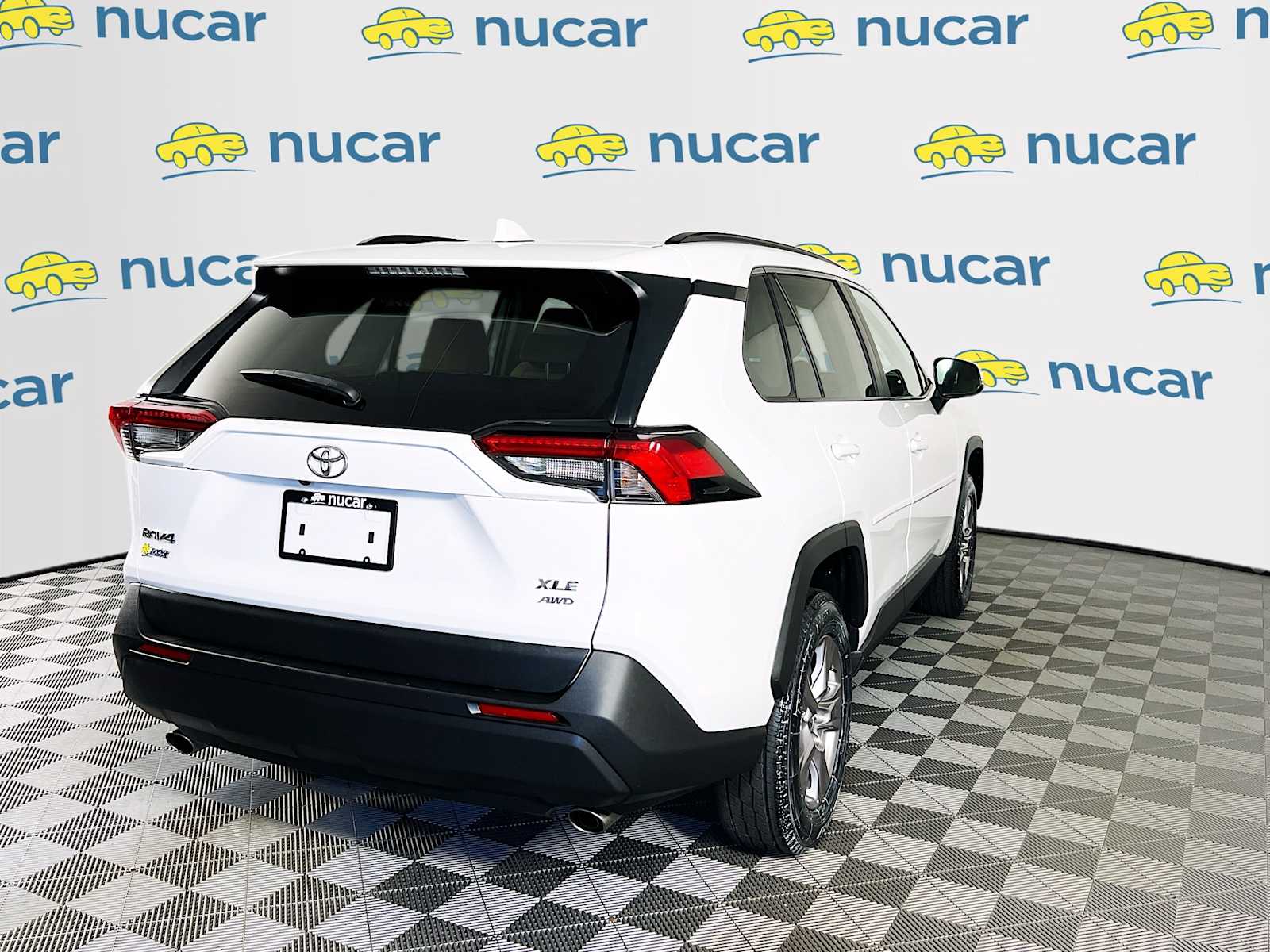 2022 Toyota RAV4 XLE - Photo 7