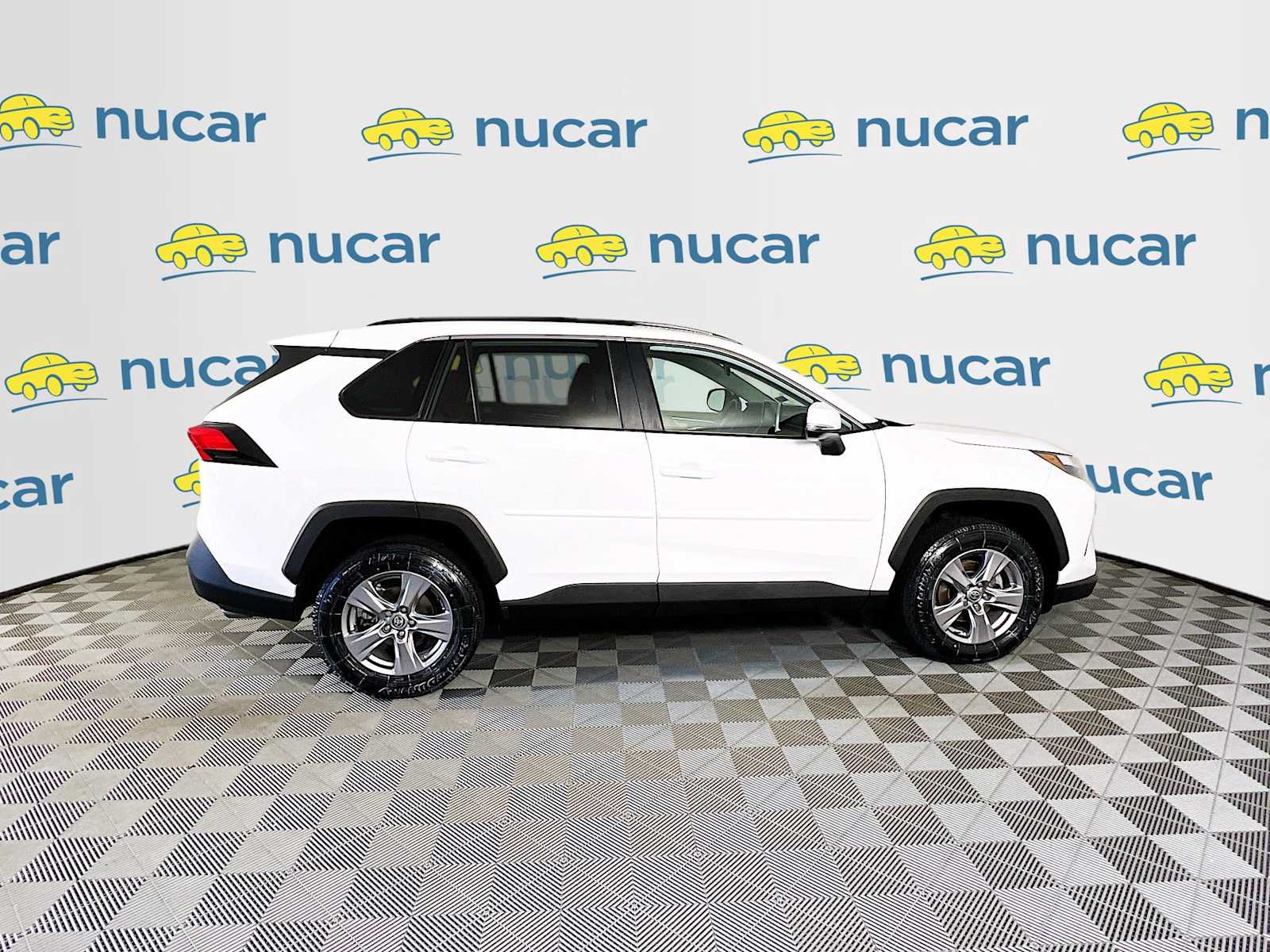2022 Toyota RAV4 XLE - Photo 8