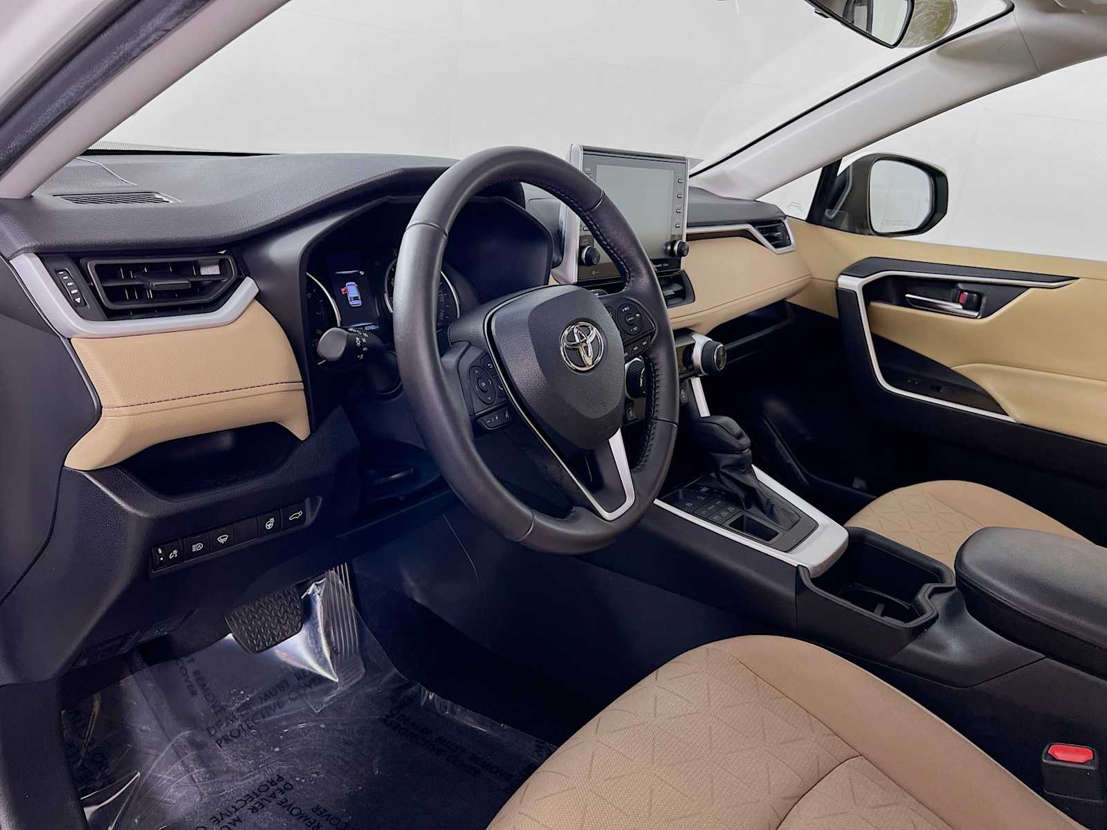 2022 Toyota RAV4 XLE - Photo 9