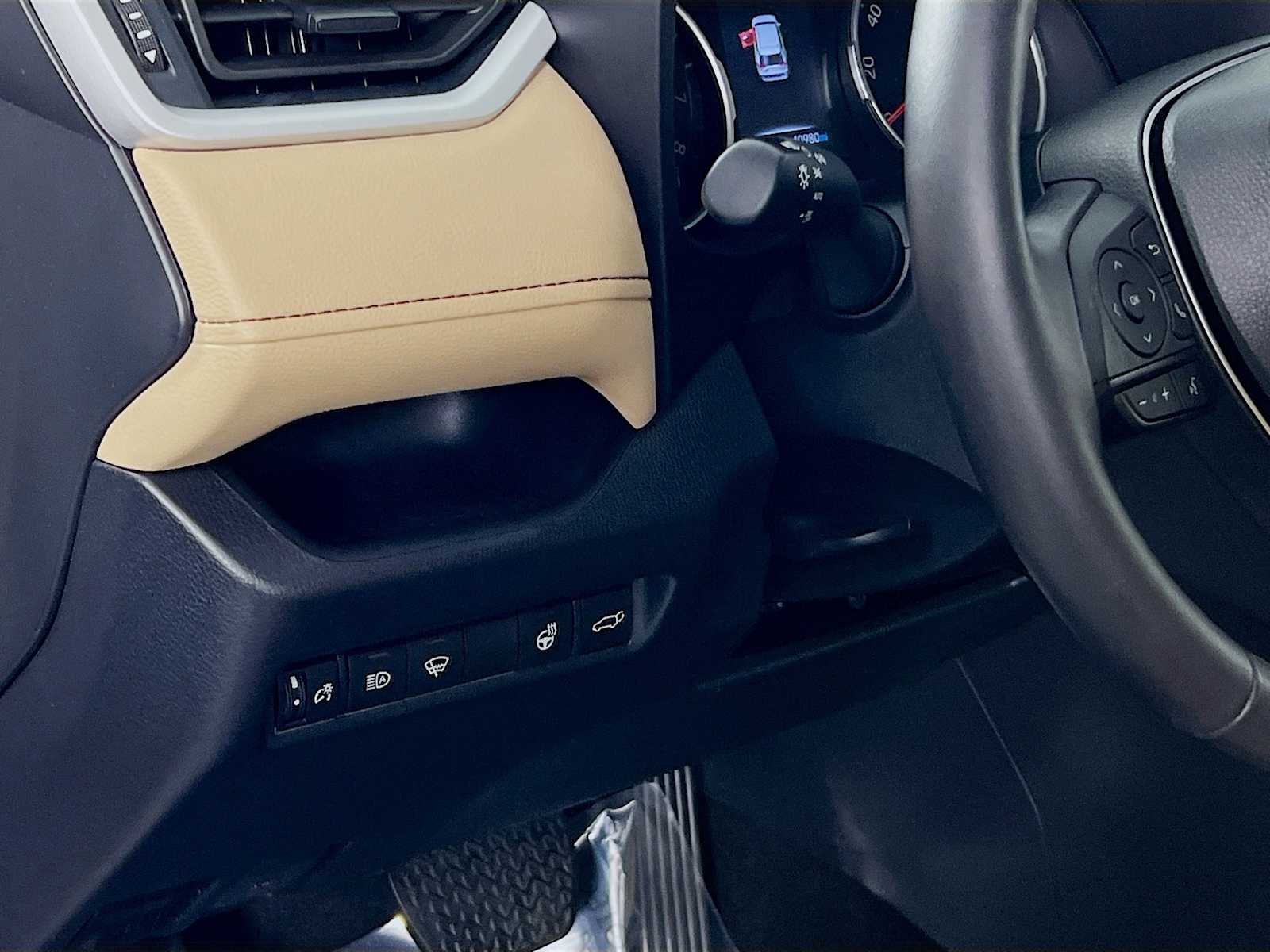 2022 Toyota RAV4 XLE - Photo 10