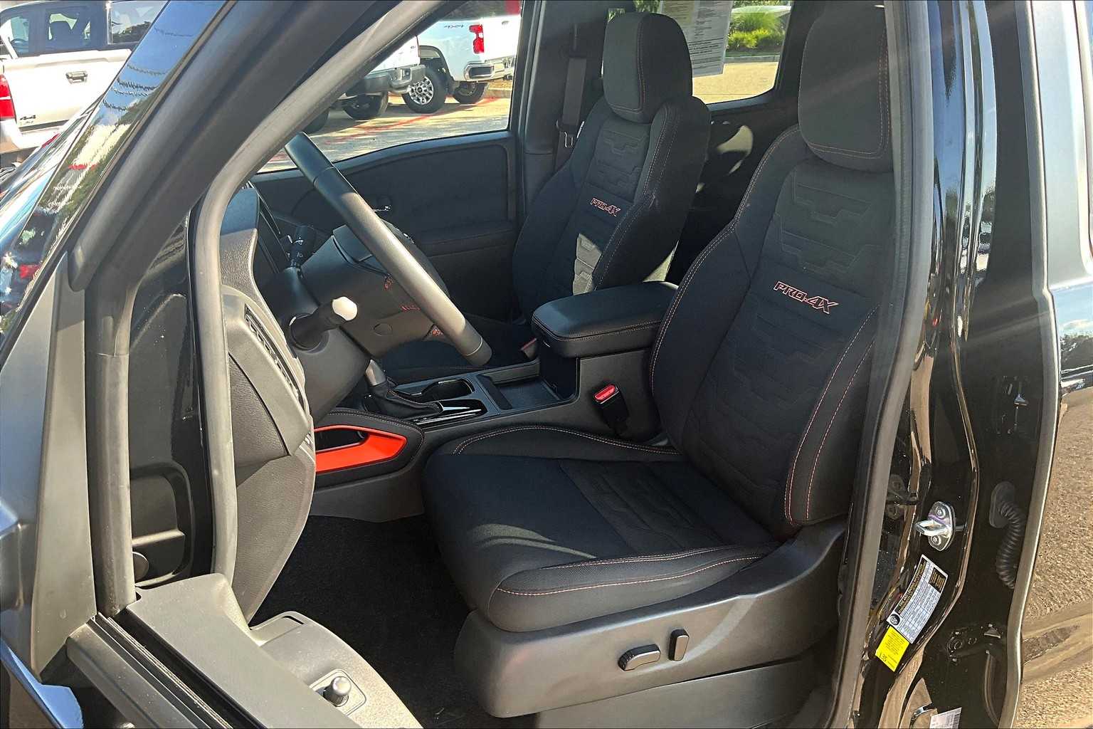 2024 Nissan Frontier PRO-4X - Photo 10