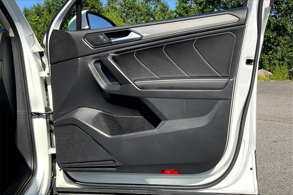 2022 Volkswagen Tiguan 2.0T SE - Photo 11