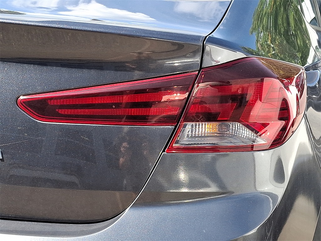 2020 Hyundai Elantra SEL - Photo 9