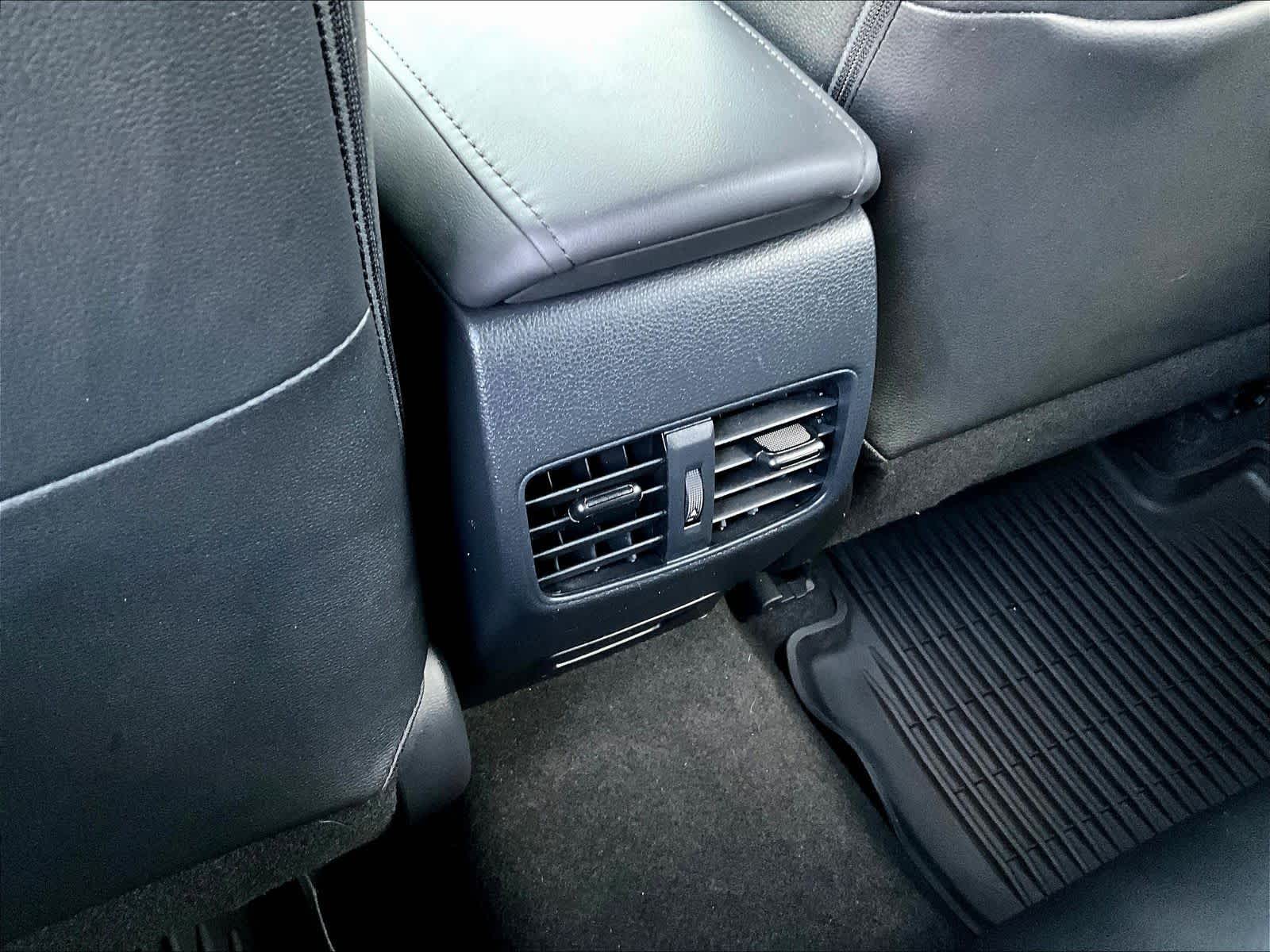 2023 Toyota Corolla Cross XLE - Photo 28