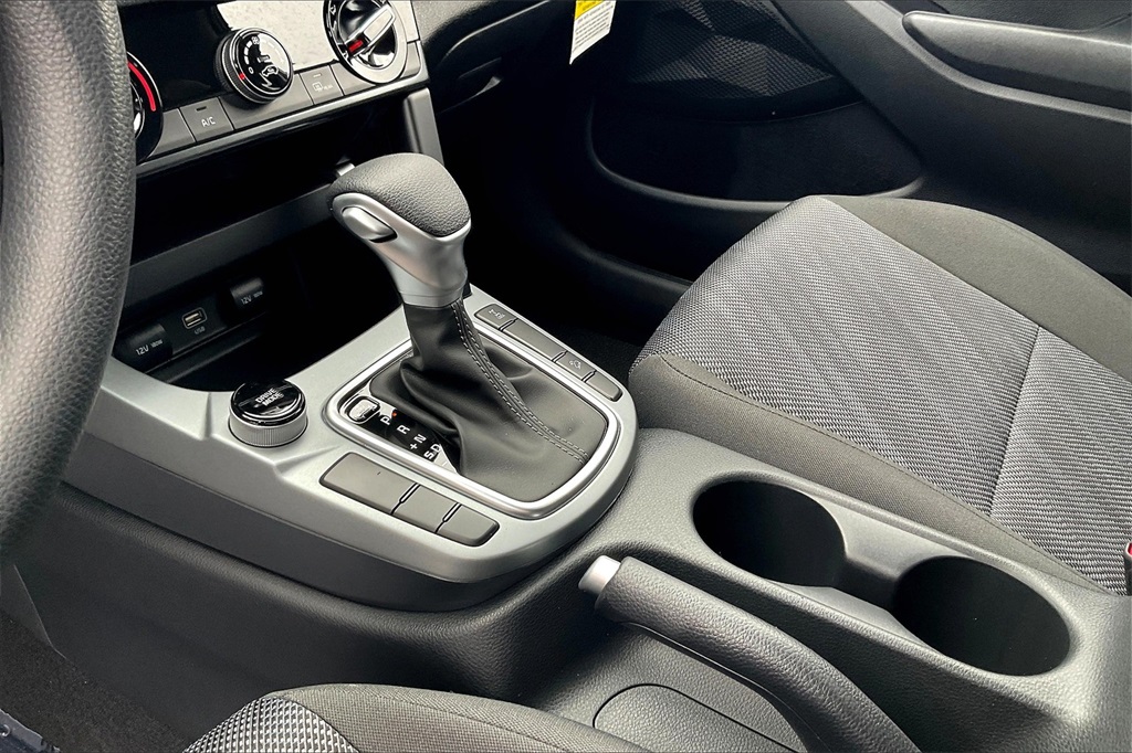 2025 Kia Seltos LX - Photo 14