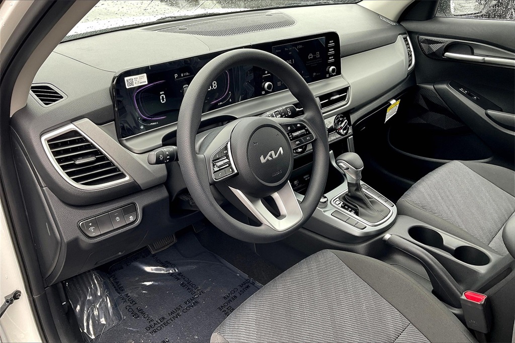 2025 Kia Seltos LX - Photo 9