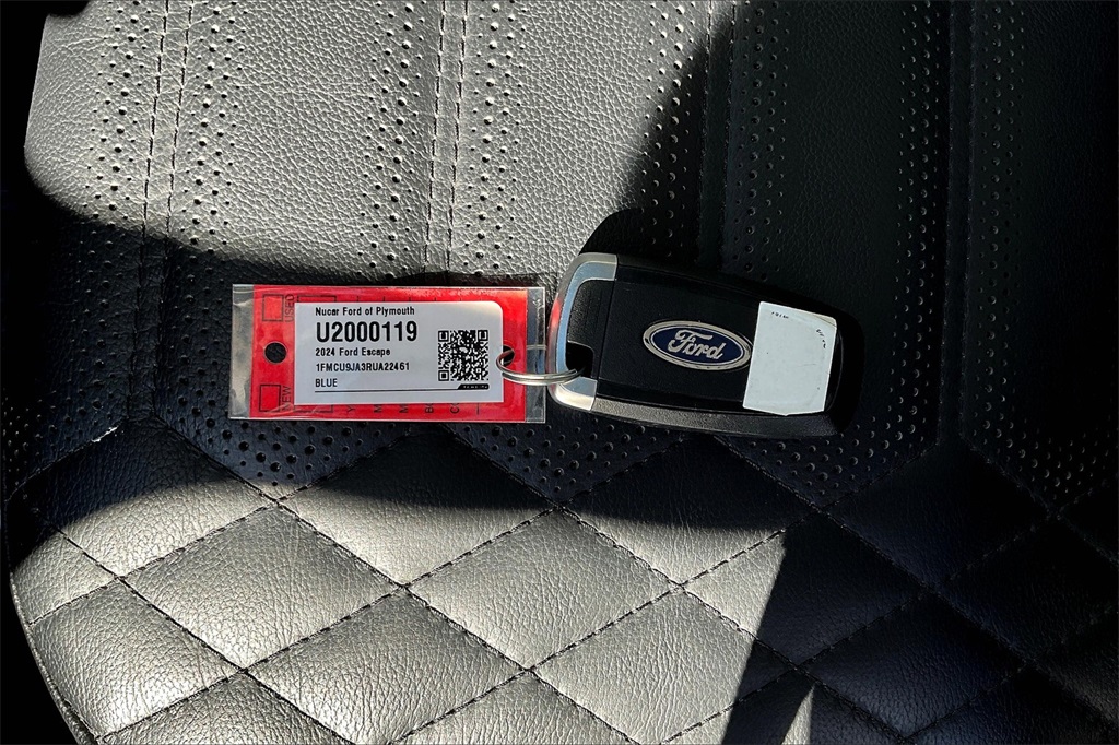 2024 Ford Escape Platinum - Photo 30