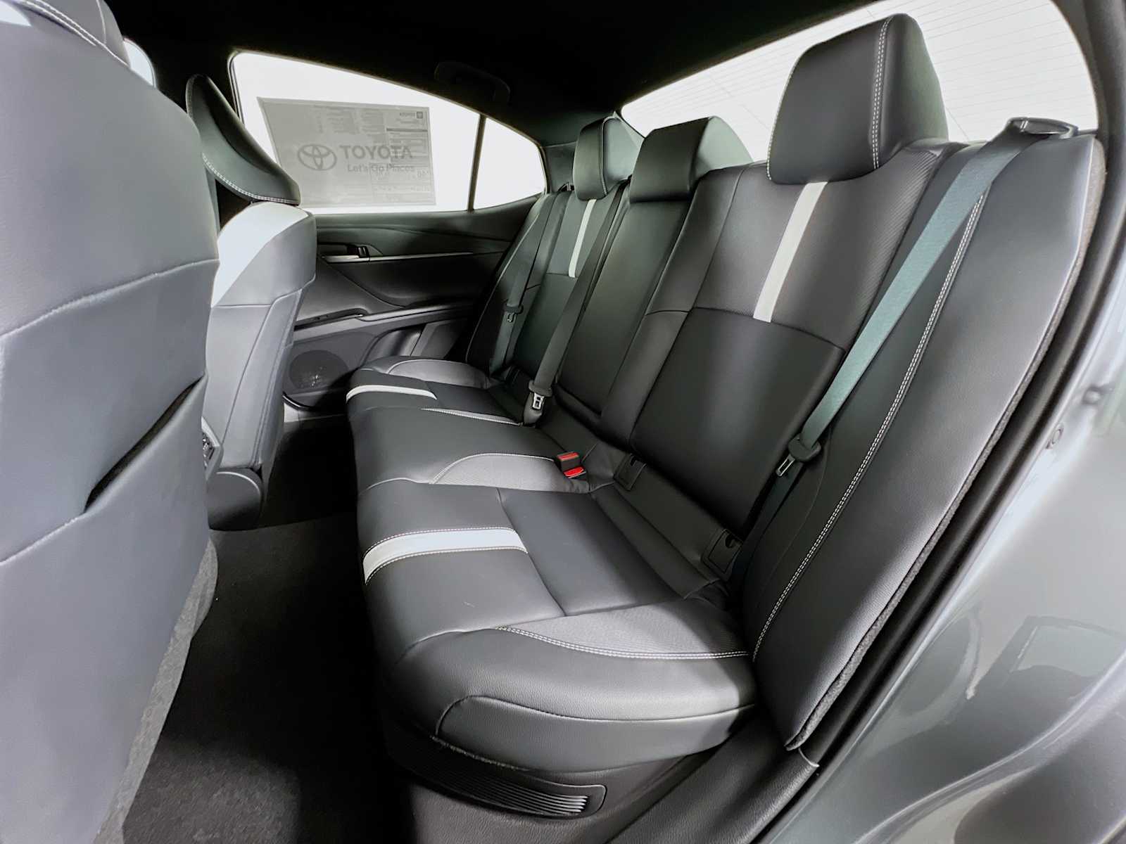2025 Toyota Camry SE - Photo 13