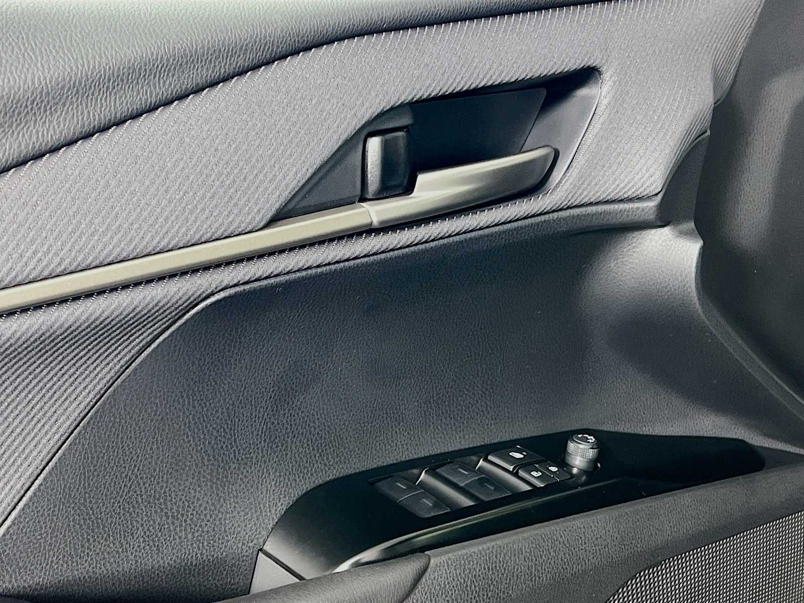 2025 Toyota Camry SE - Photo 16