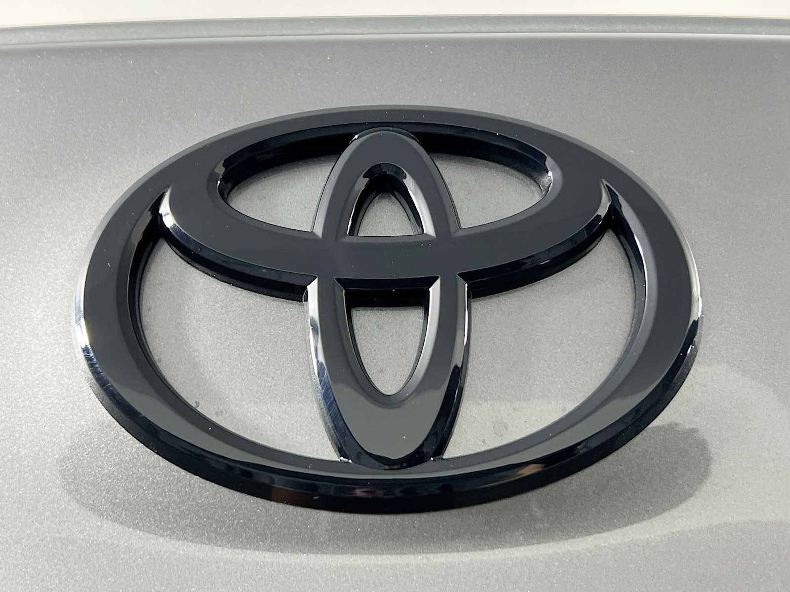 2025 Toyota Camry SE - Photo 18