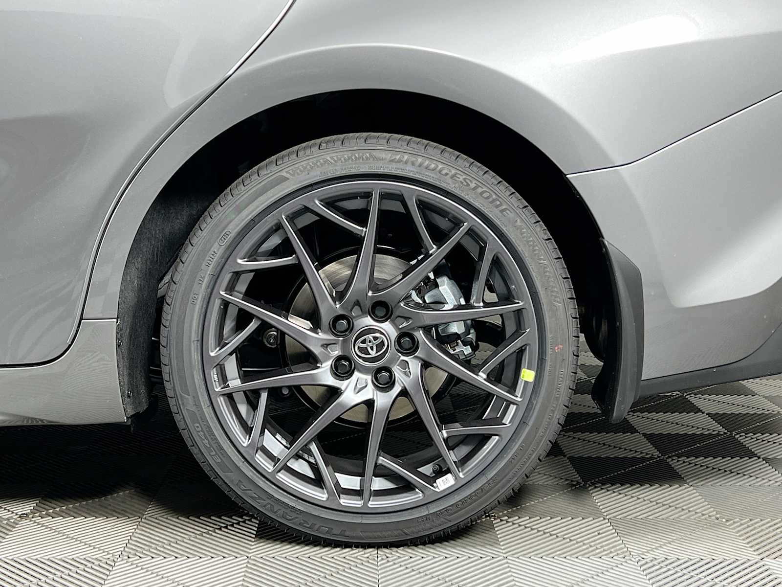2025 Toyota Camry SE - Photo 19