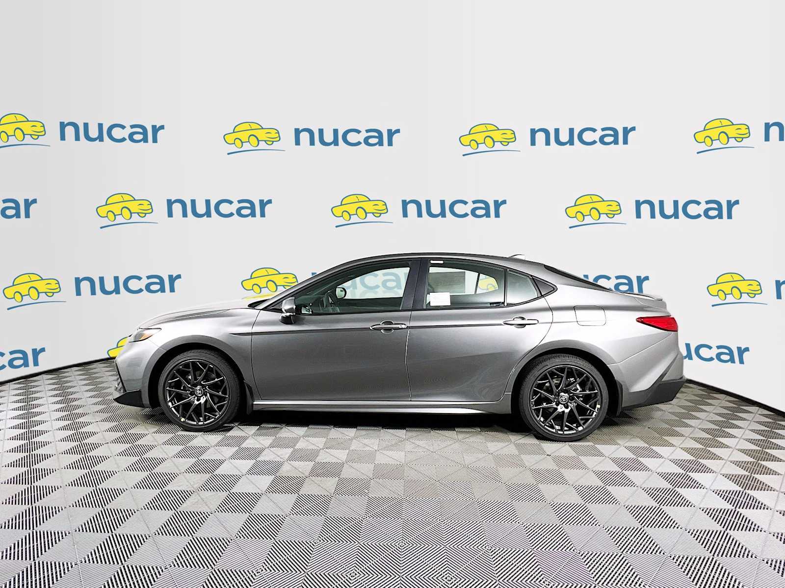 2025 Toyota Camry SE - Photo 3