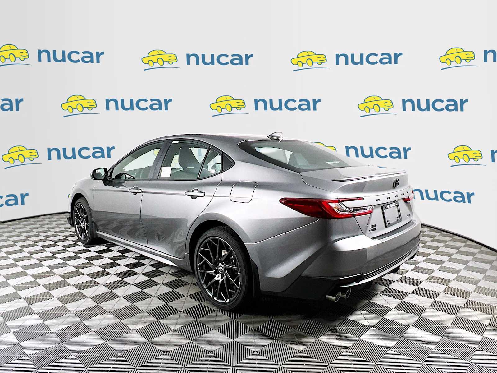 2025 Toyota Camry SE - Photo 4