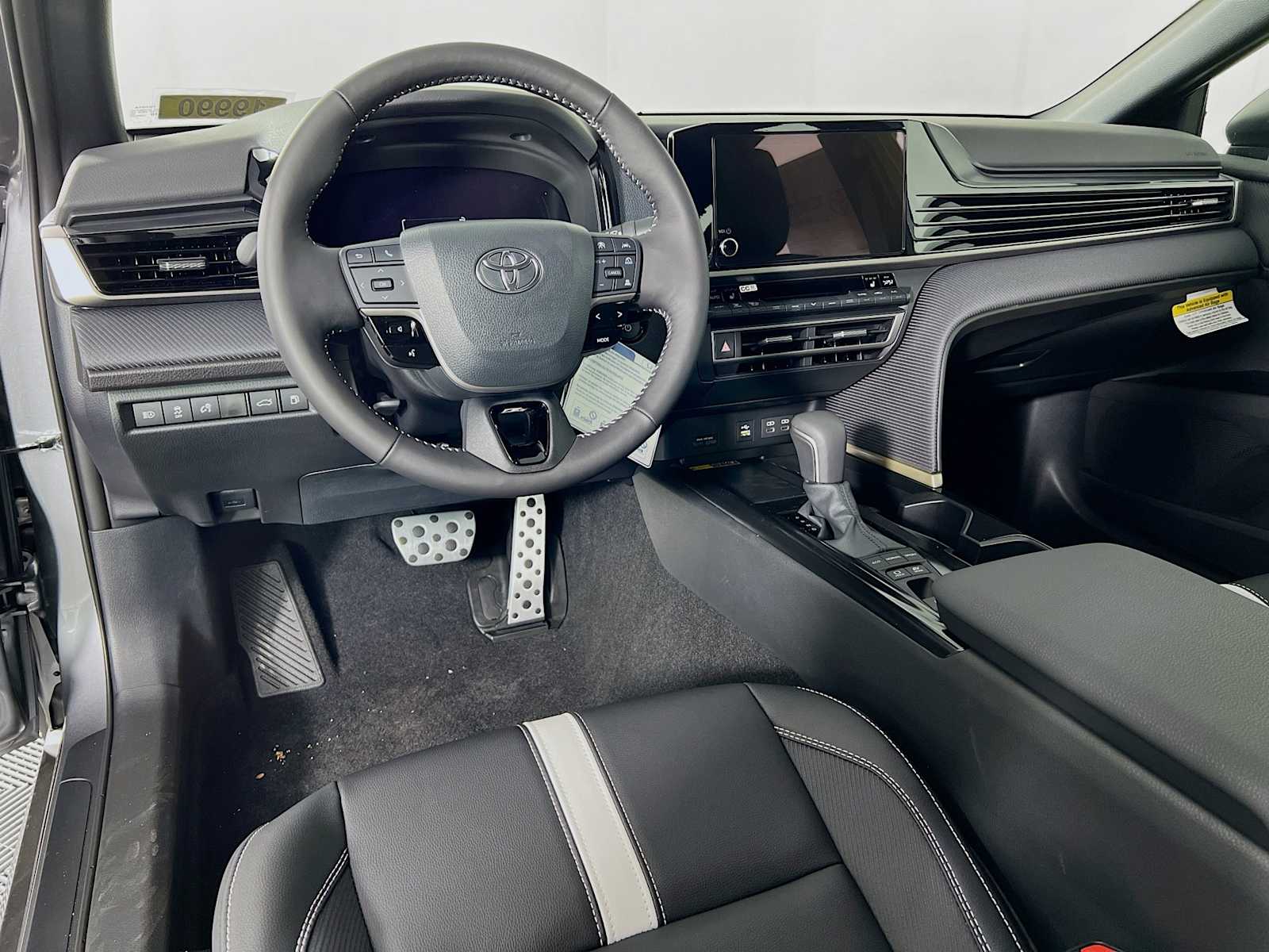 2025 Toyota Camry SE - Photo 6