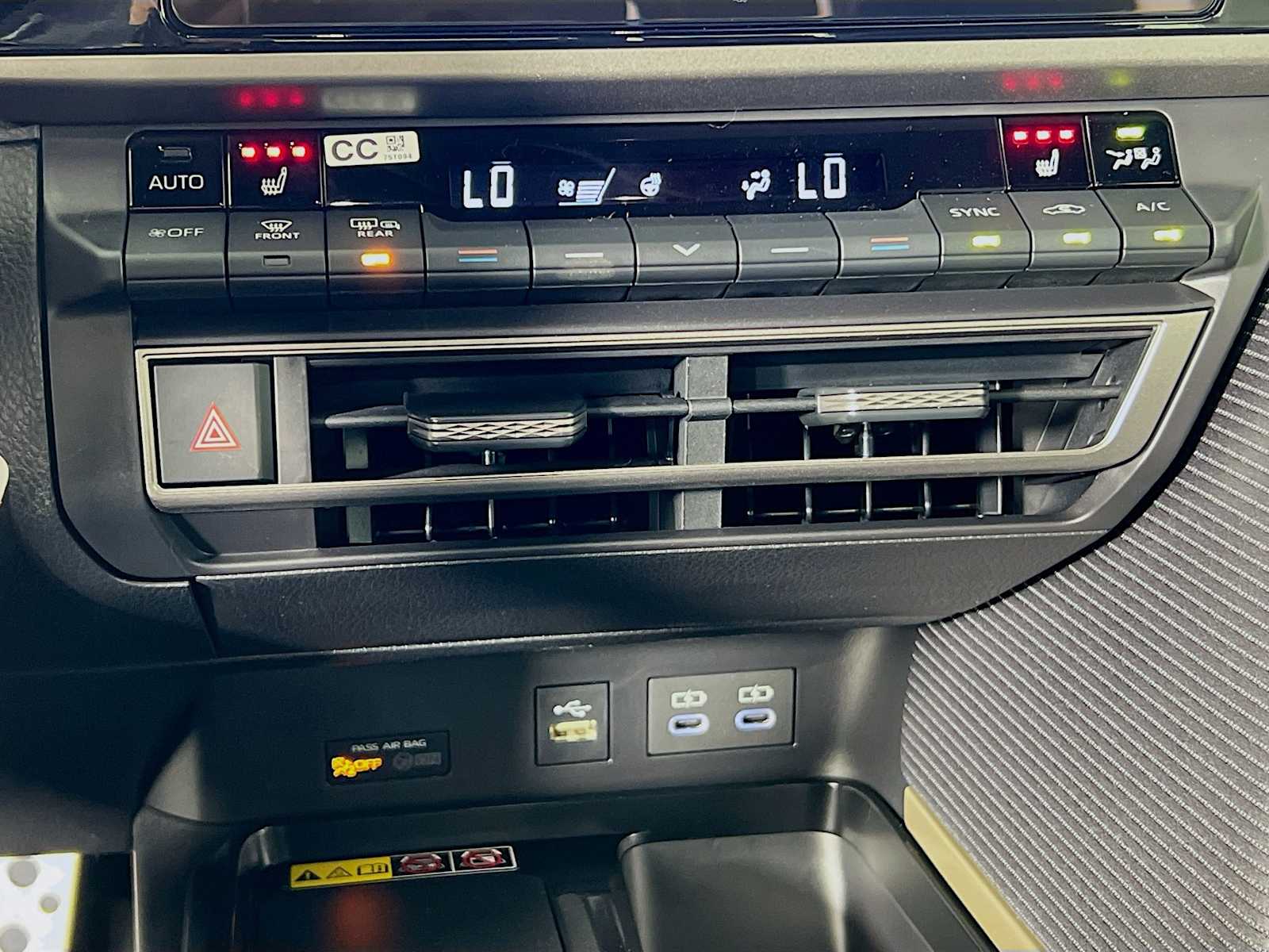 2025 Toyota Camry SE - Photo 10
