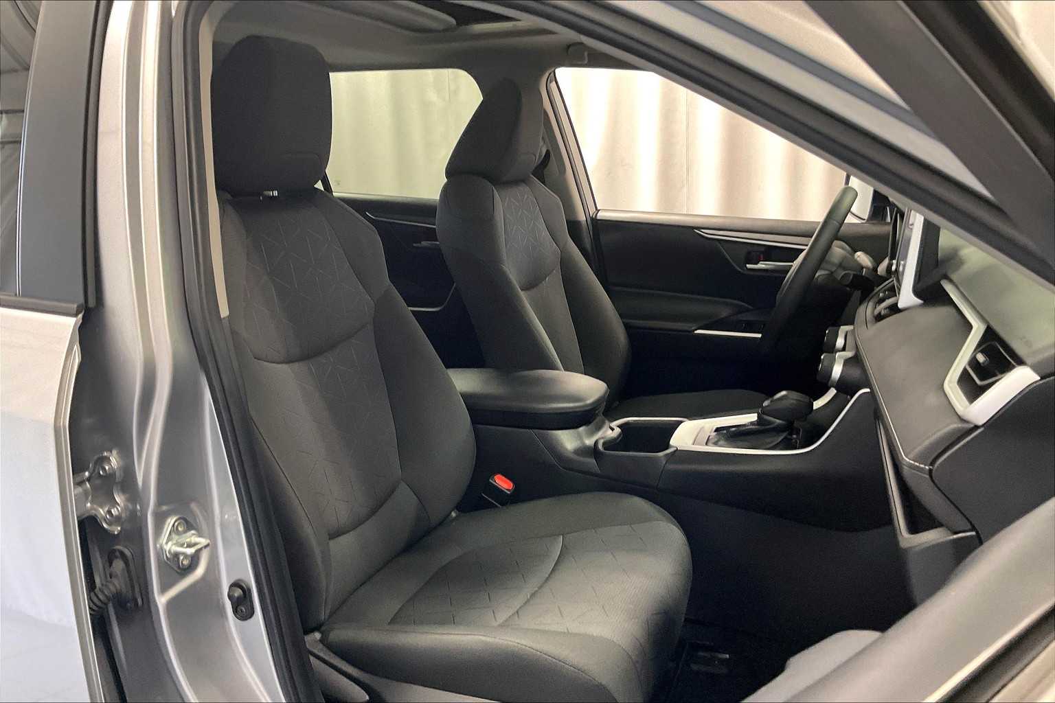 2023 Toyota RAV4 XLE - Photo 11