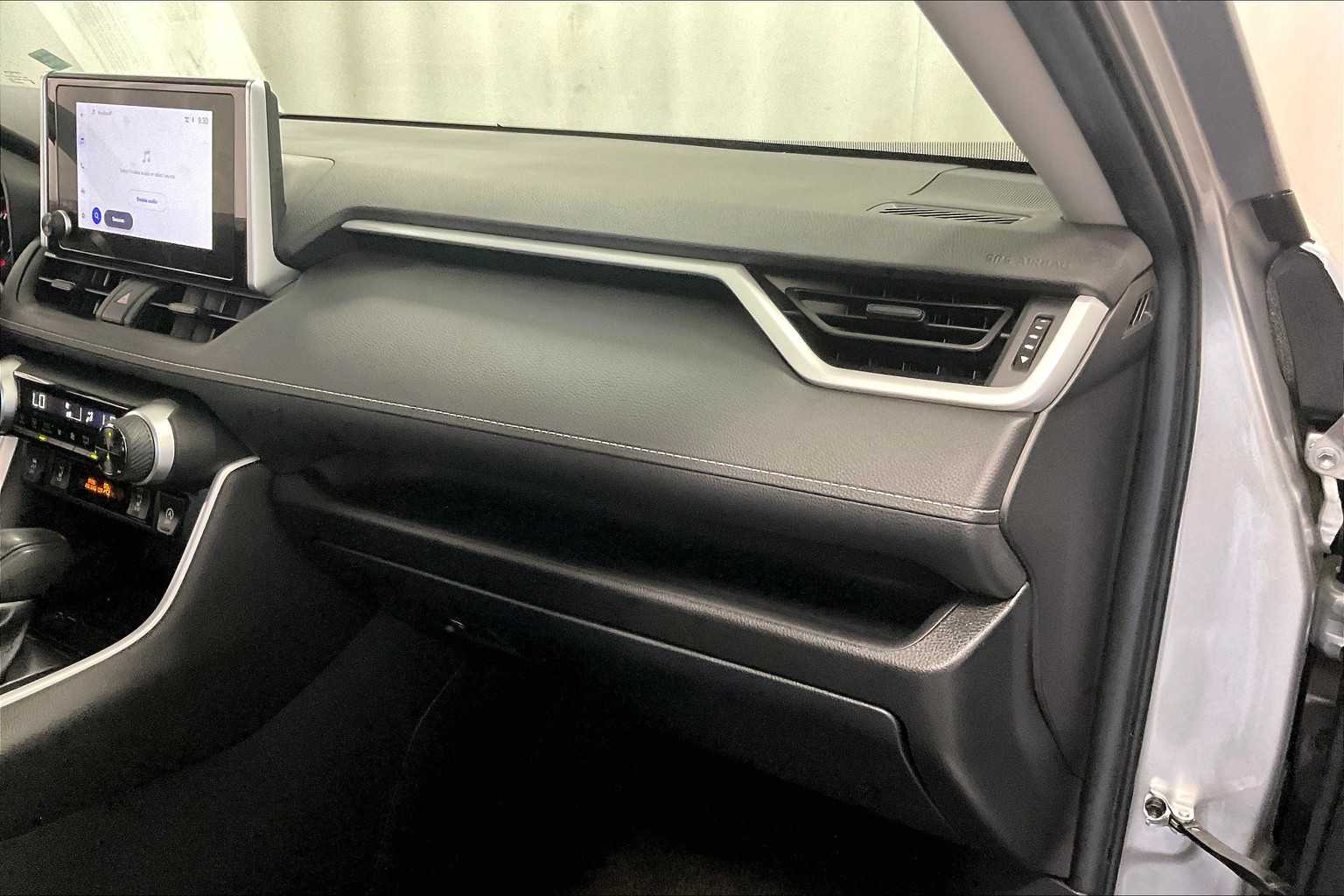 2023 Toyota RAV4 XLE - Photo 13