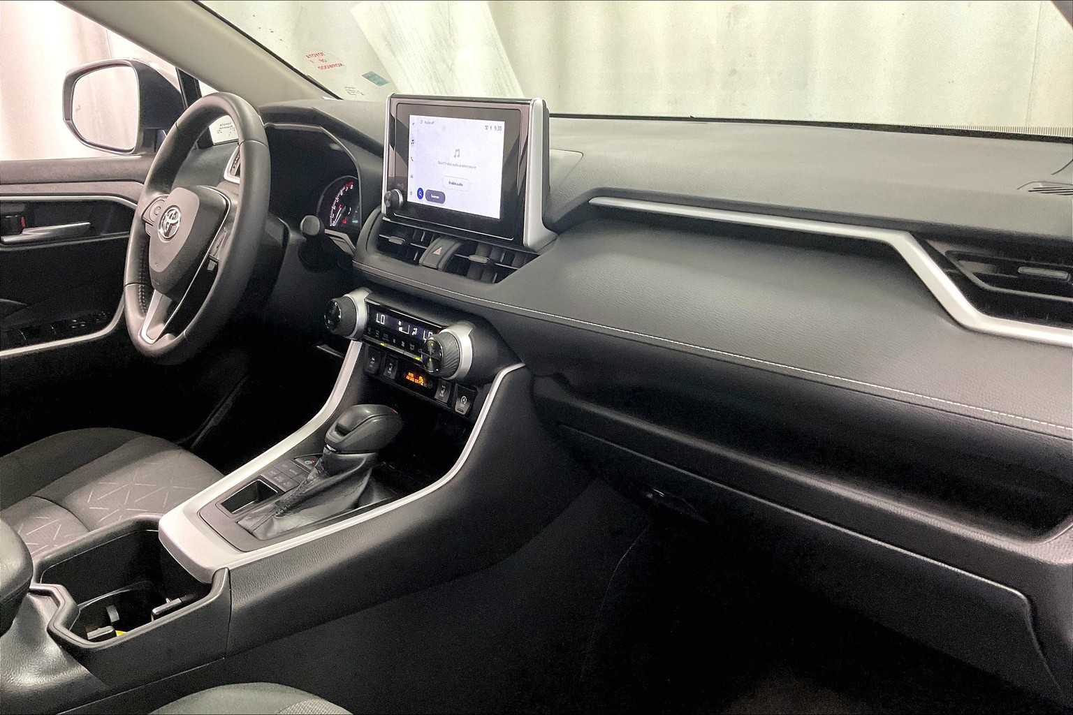 2023 Toyota RAV4 XLE - Photo 14