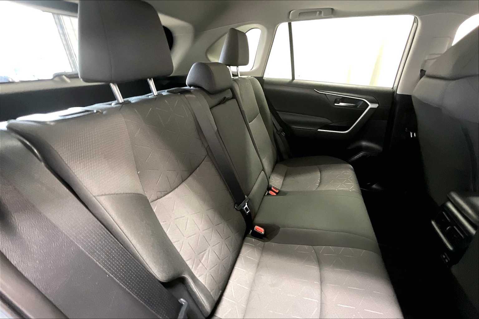 2023 Toyota RAV4 XLE - Photo 16