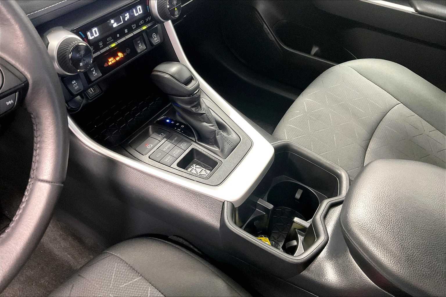 2023 Toyota RAV4 XLE - Photo 20