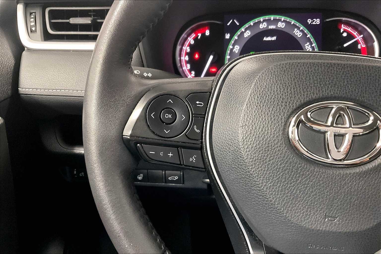 2023 Toyota RAV4 XLE - Photo 23