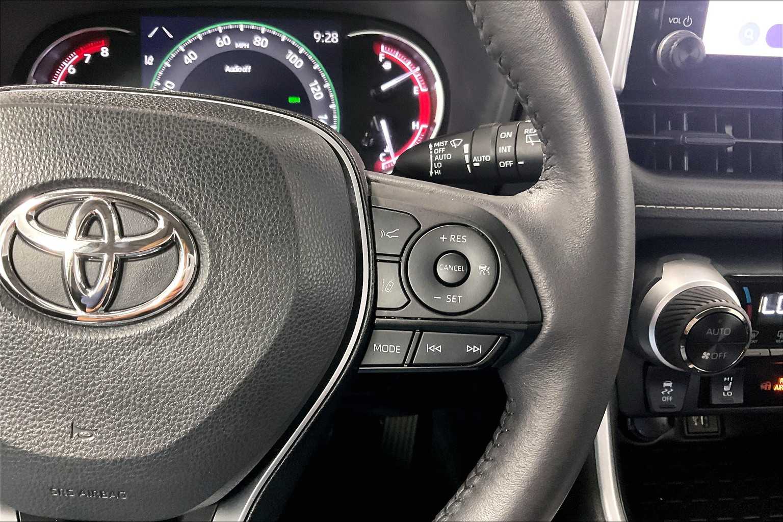 2023 Toyota RAV4 XLE - Photo 24