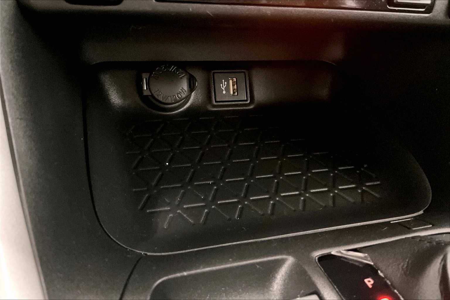 2023 Toyota RAV4 XLE - Photo 27