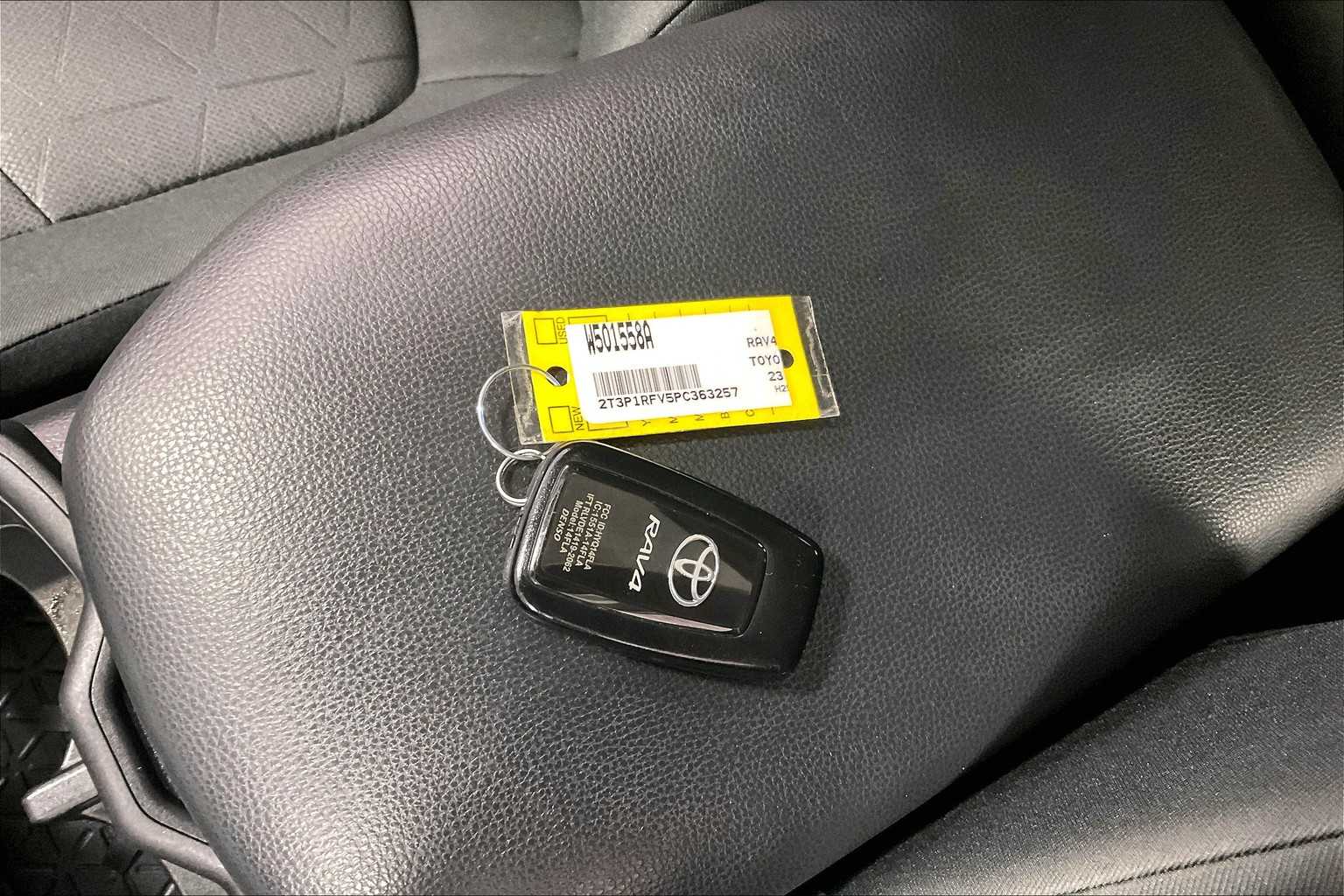 2023 Toyota RAV4 XLE - Photo 31