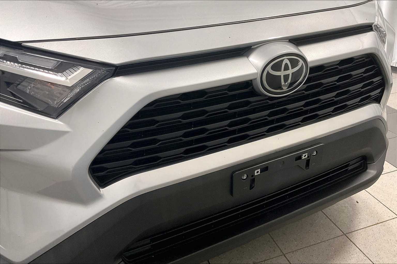 2023 Toyota RAV4 XLE - Photo 32