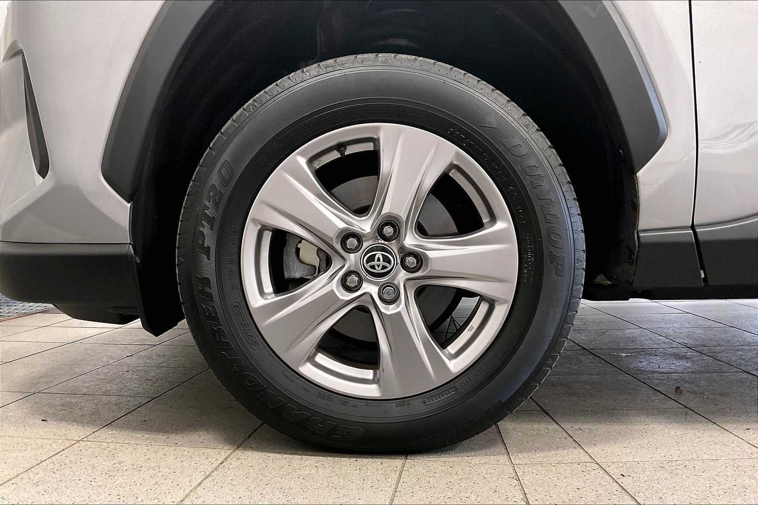 2023 Toyota RAV4 XLE - Photo 7