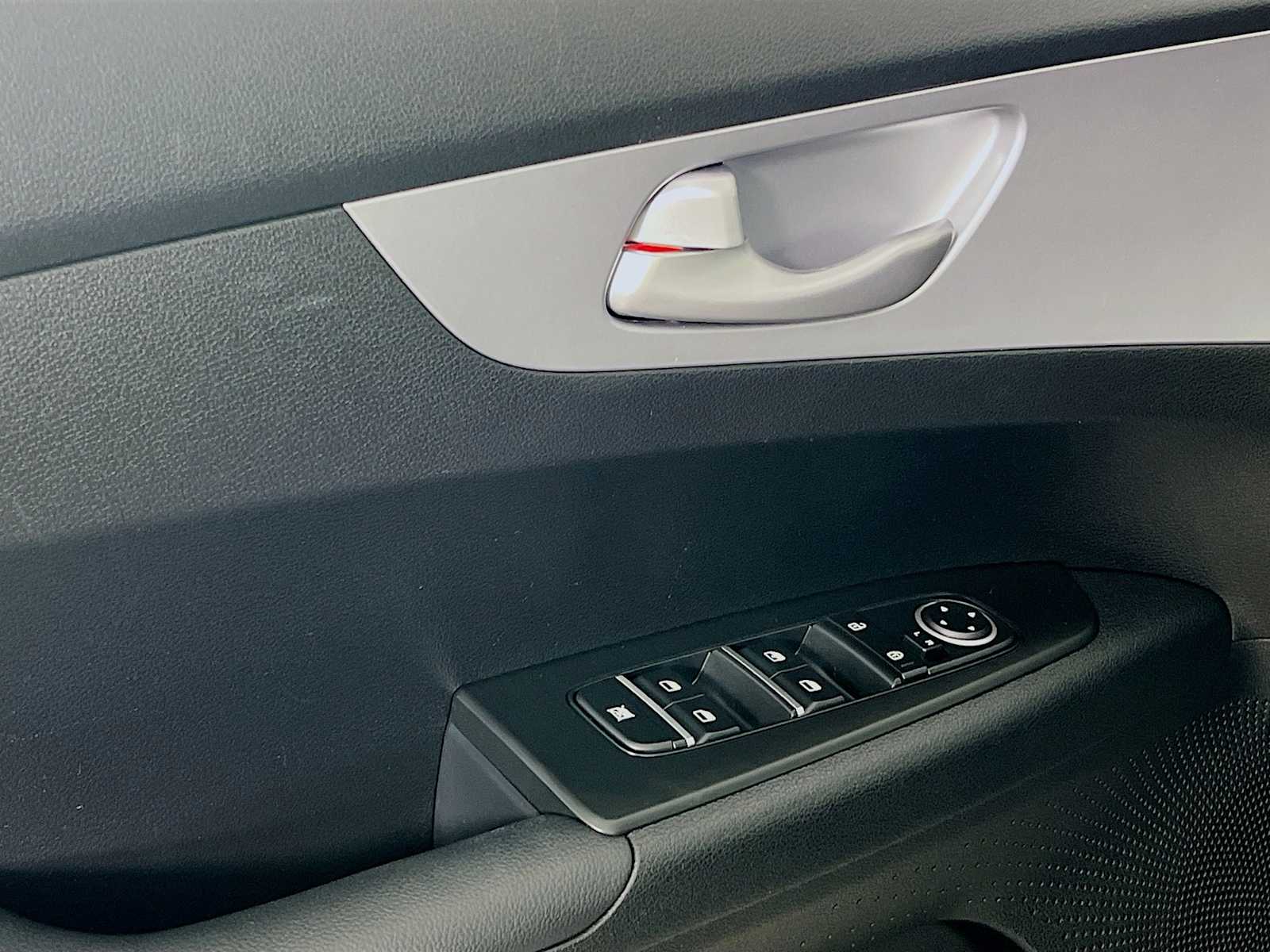 2024 Kia Forte LXS - Photo 17