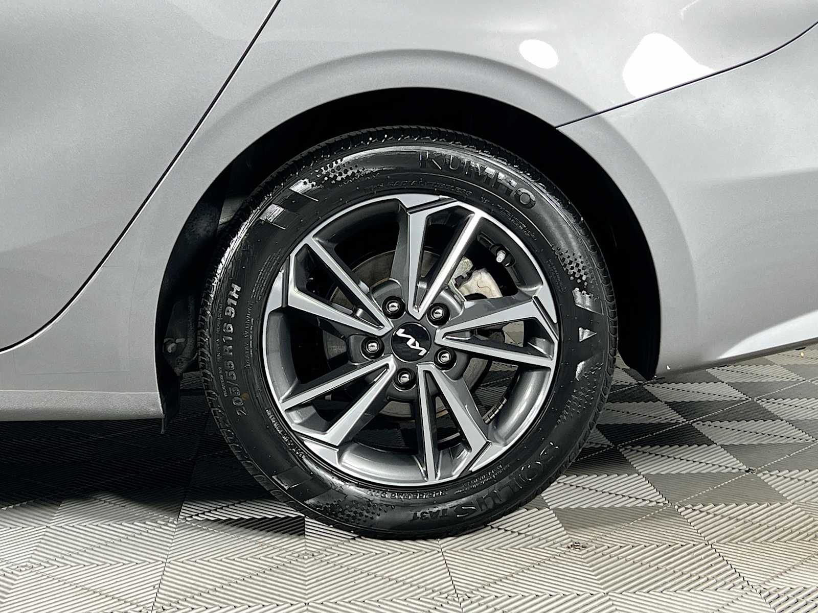 2024 Kia Forte LXS - Photo 29