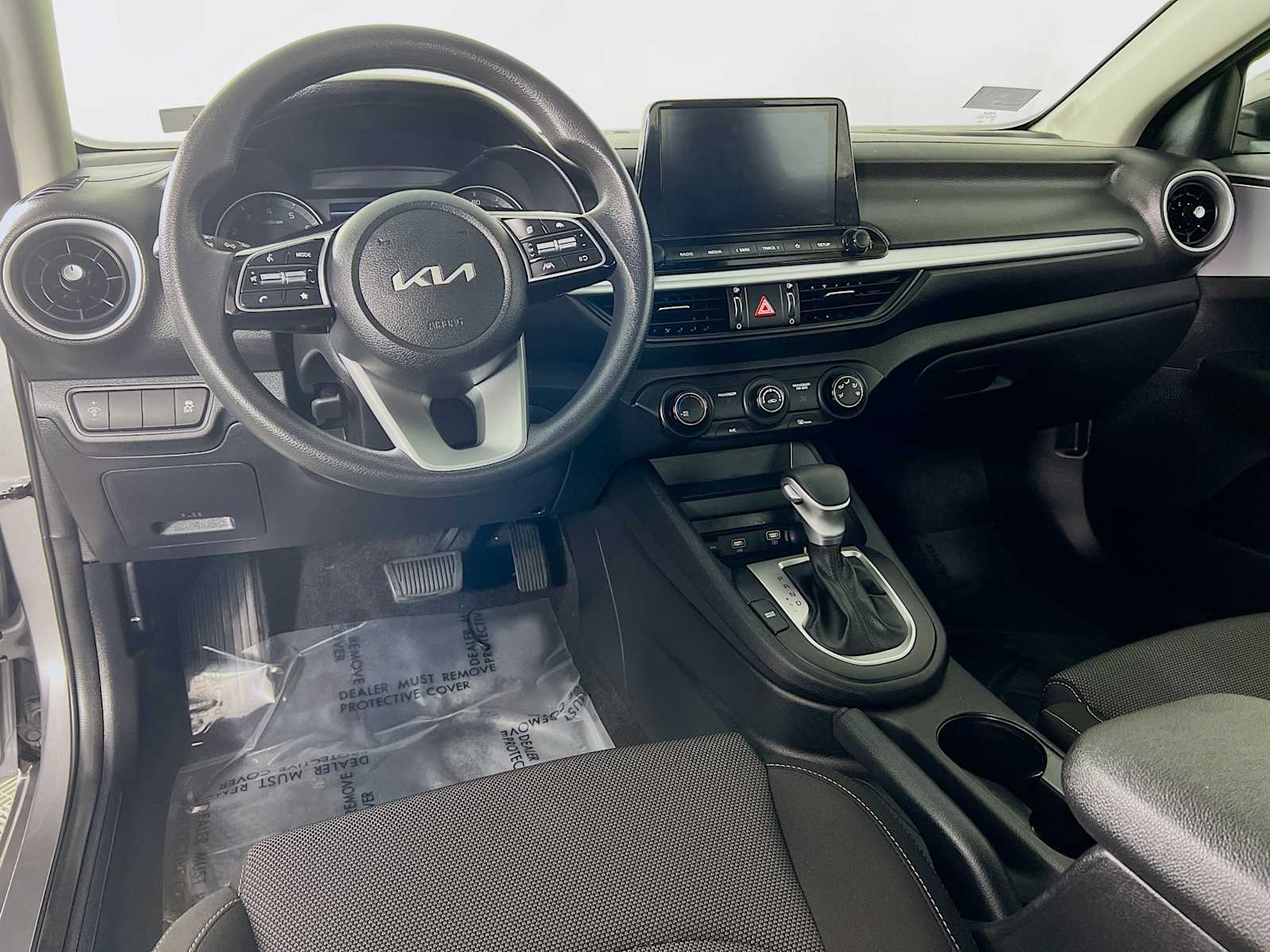 2024 Kia Forte LXS - Photo 9