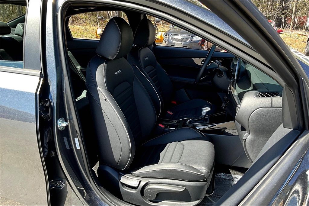 2024 Kia Forte GT-Line - Photo 11