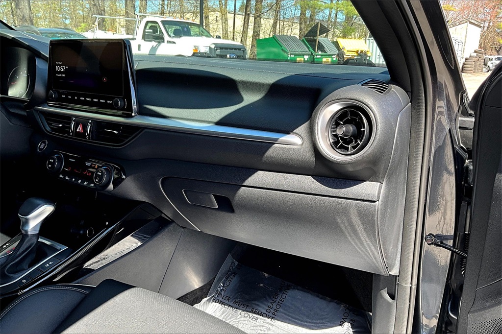 2024 Kia Forte GT-Line - Photo 13