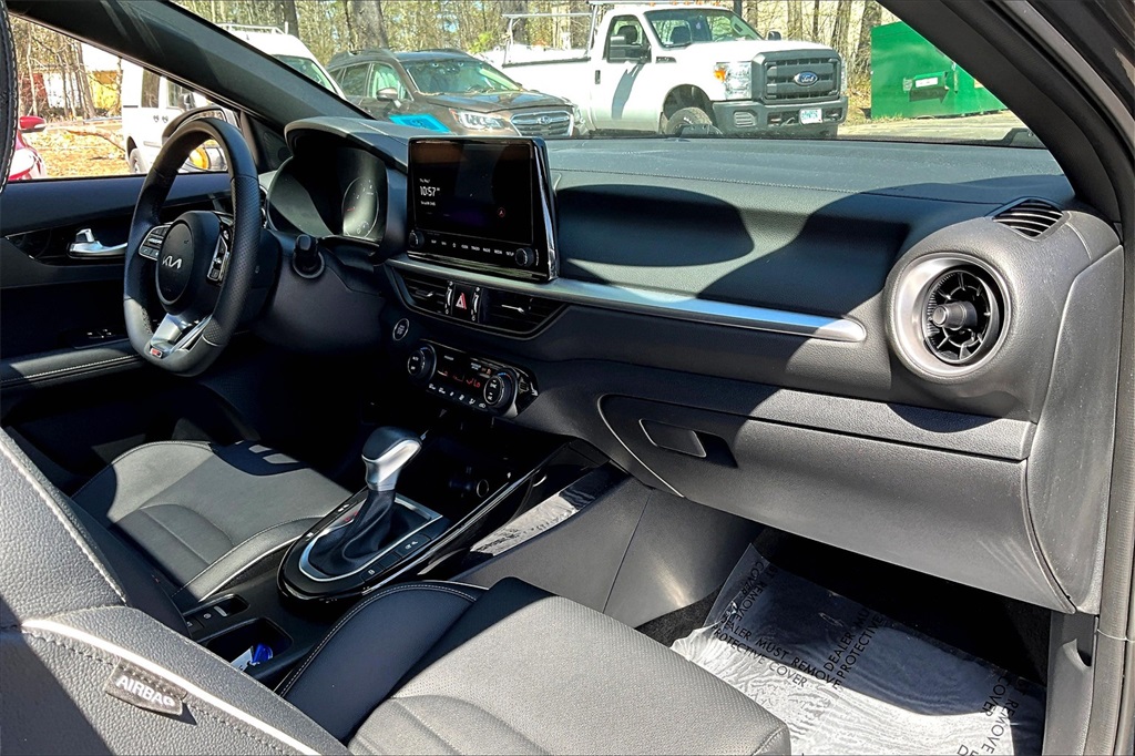2024 Kia Forte GT-Line - Photo 14