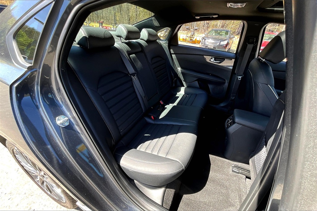 2024 Kia Forte GT-Line - Photo 16