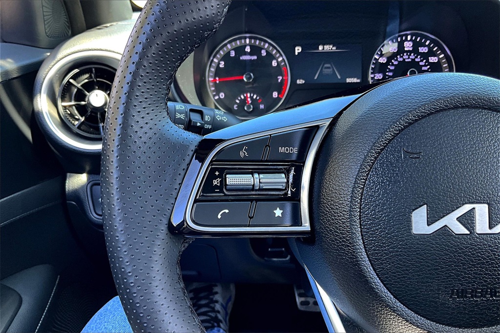 2024 Kia Forte GT-Line - Photo 23