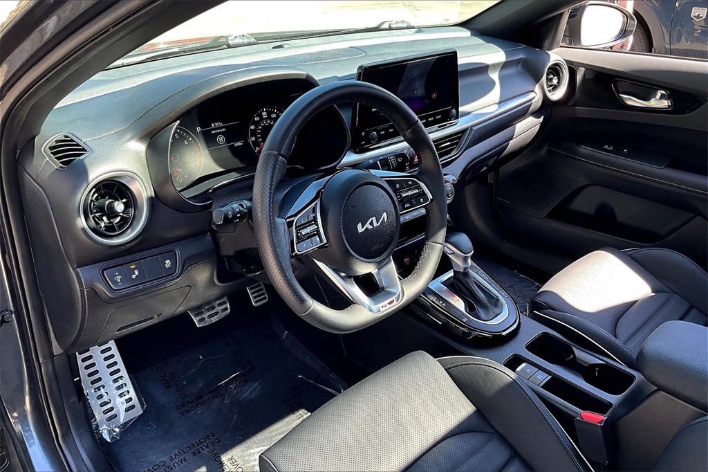 2024 Kia Forte GT-Line - Photo 8