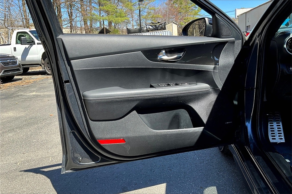 2024 Kia Forte GT-Line - Photo 9