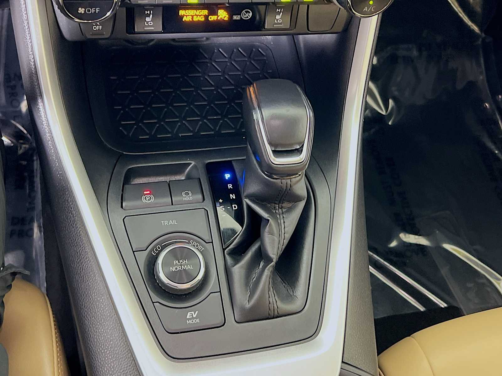 2022 Toyota RAV4 Hybrid XLE Premium - Photo 16
