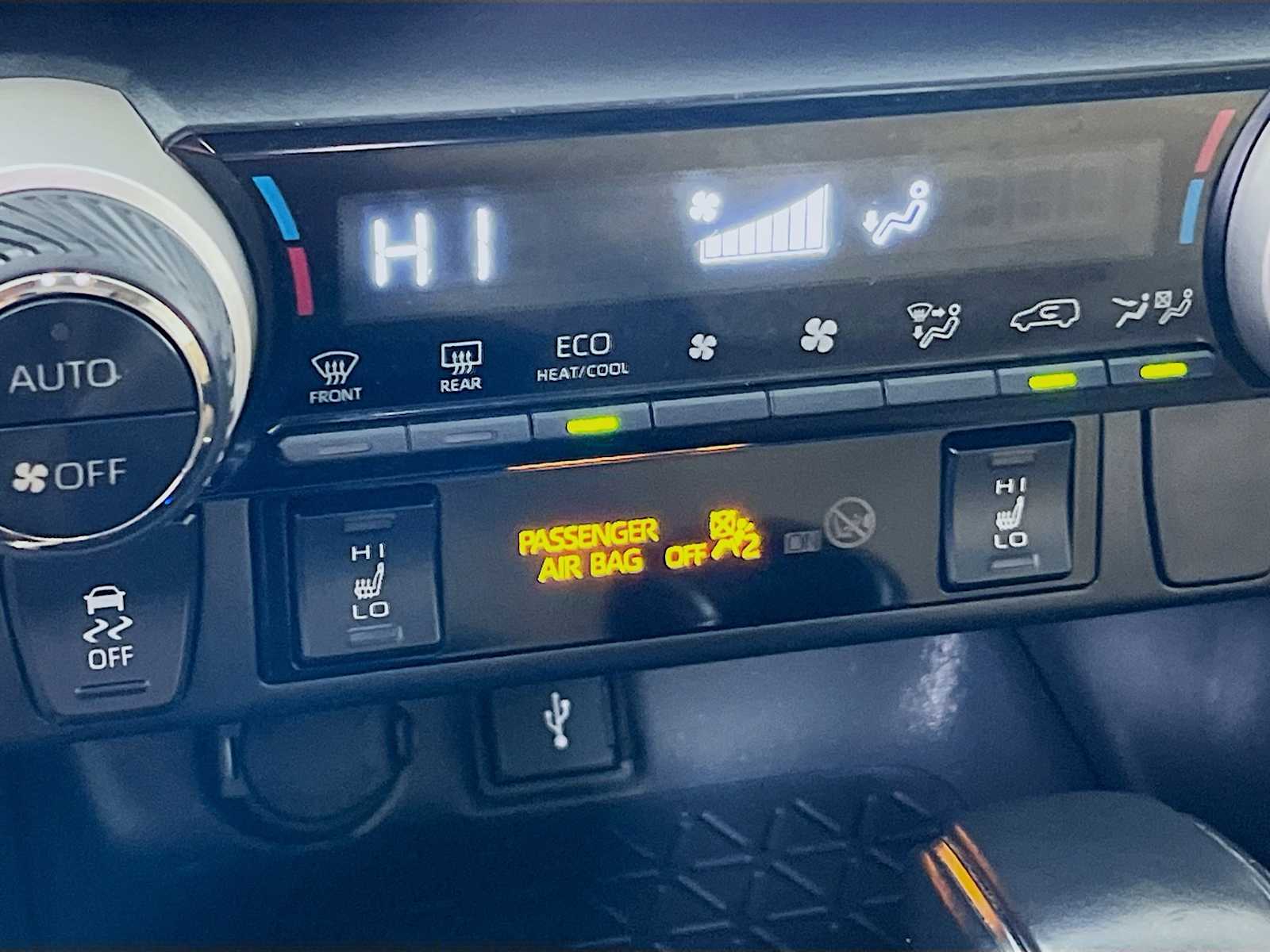 2022 Toyota RAV4 Hybrid XLE Premium - Photo 20