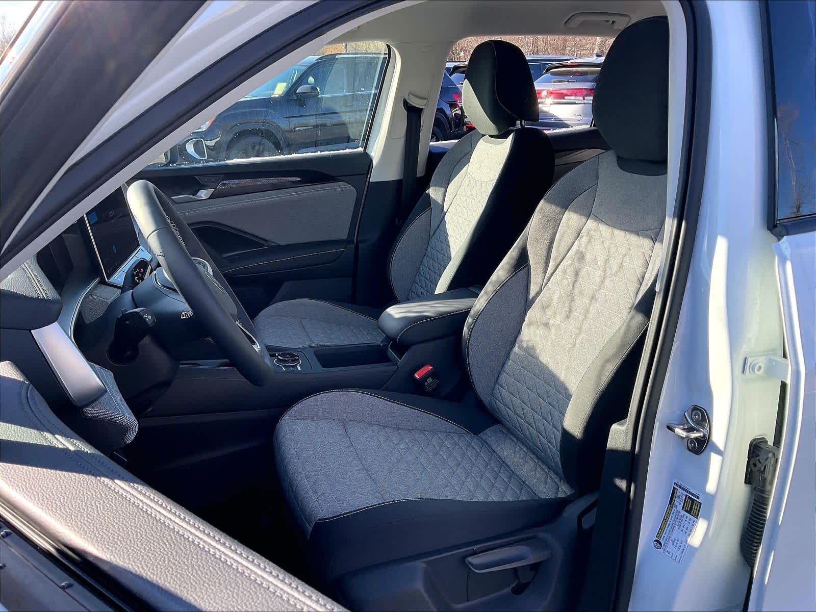 2025 Volkswagen Tiguan S - Photo 11