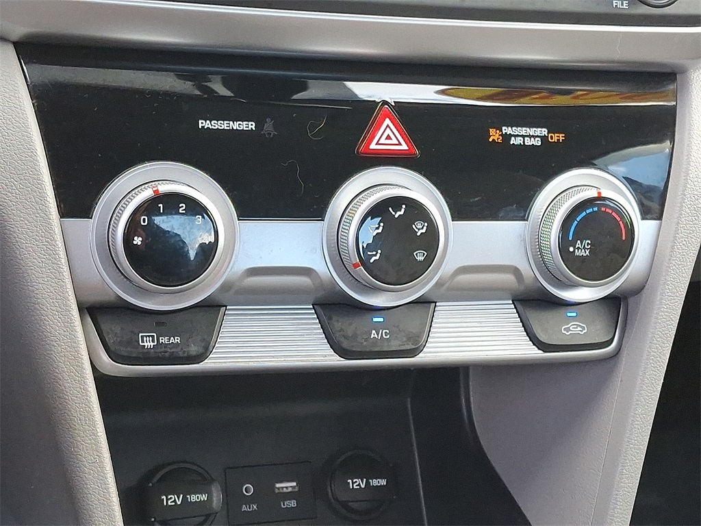 2019 Hyundai Elantra SEL - Photo 17